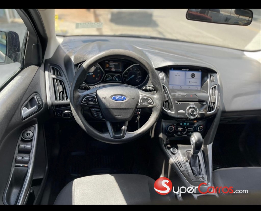 2017 Ford Focus SEL — foto 7 / 9