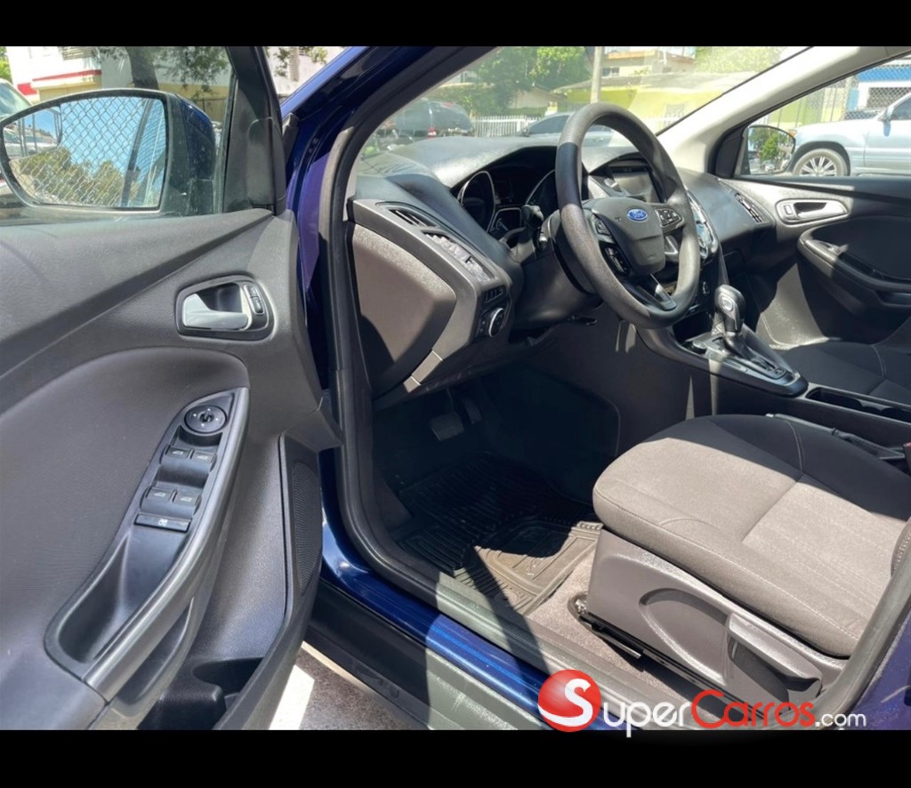 2017 Ford Focus SEL — foto 8 / 9