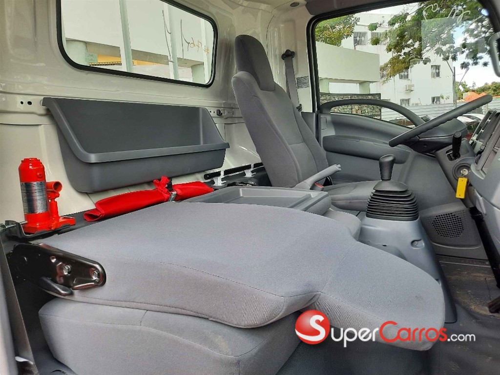 2025 Isuzu NQR 18 Pies — foto 8 / 12