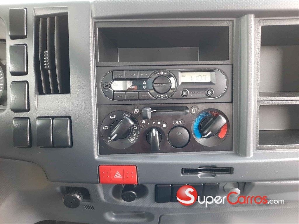 2025 Isuzu NQR 18 Pies — foto 11 / 12
