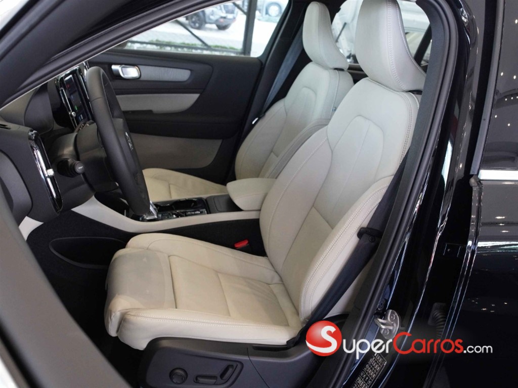 2024 Volvo XC40 Ultimate B4 — foto 6 / 12