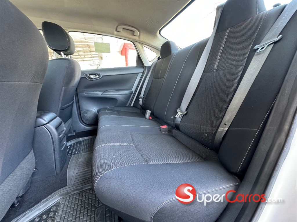 2018 Nissan Sentra S — foto 10 / 12