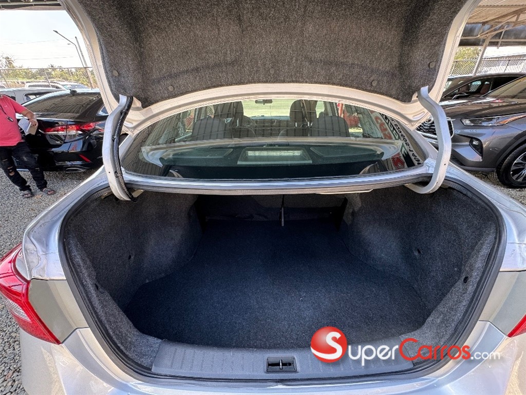 2018 Nissan Sentra S — foto 11 / 12