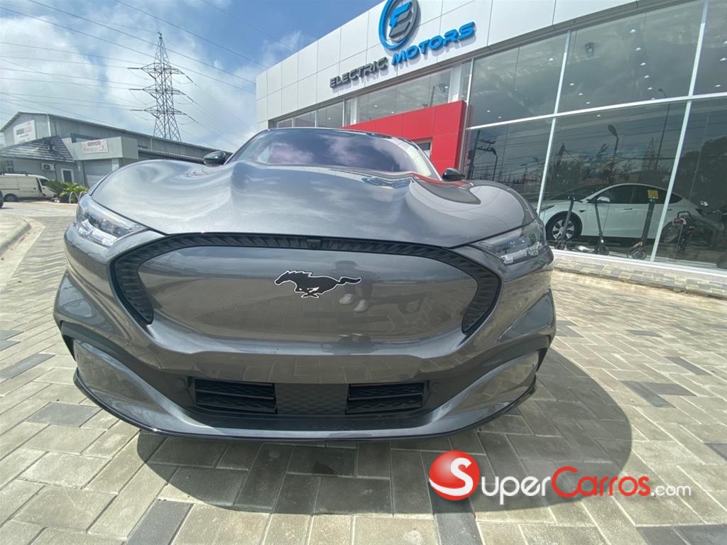 2022 Ford Mustang Mach-E — foto 6 / 10