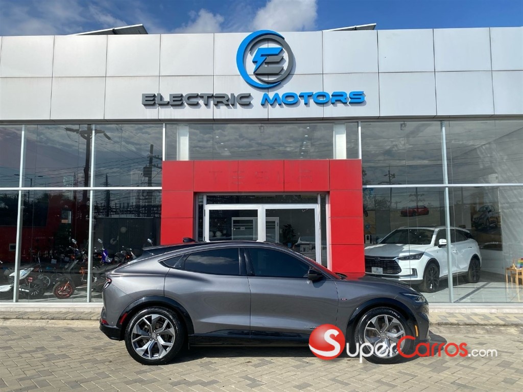2022 Ford Mustang Mach-E — foto 9 / 10