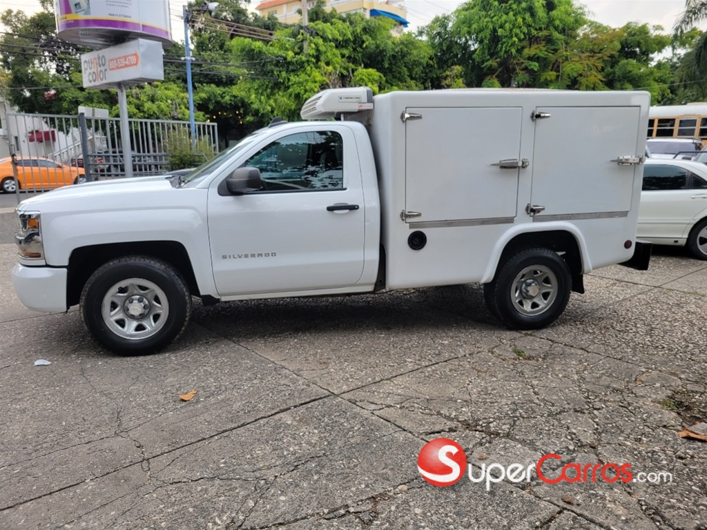2017 Chevrolet Silverado — foto 8 / 12