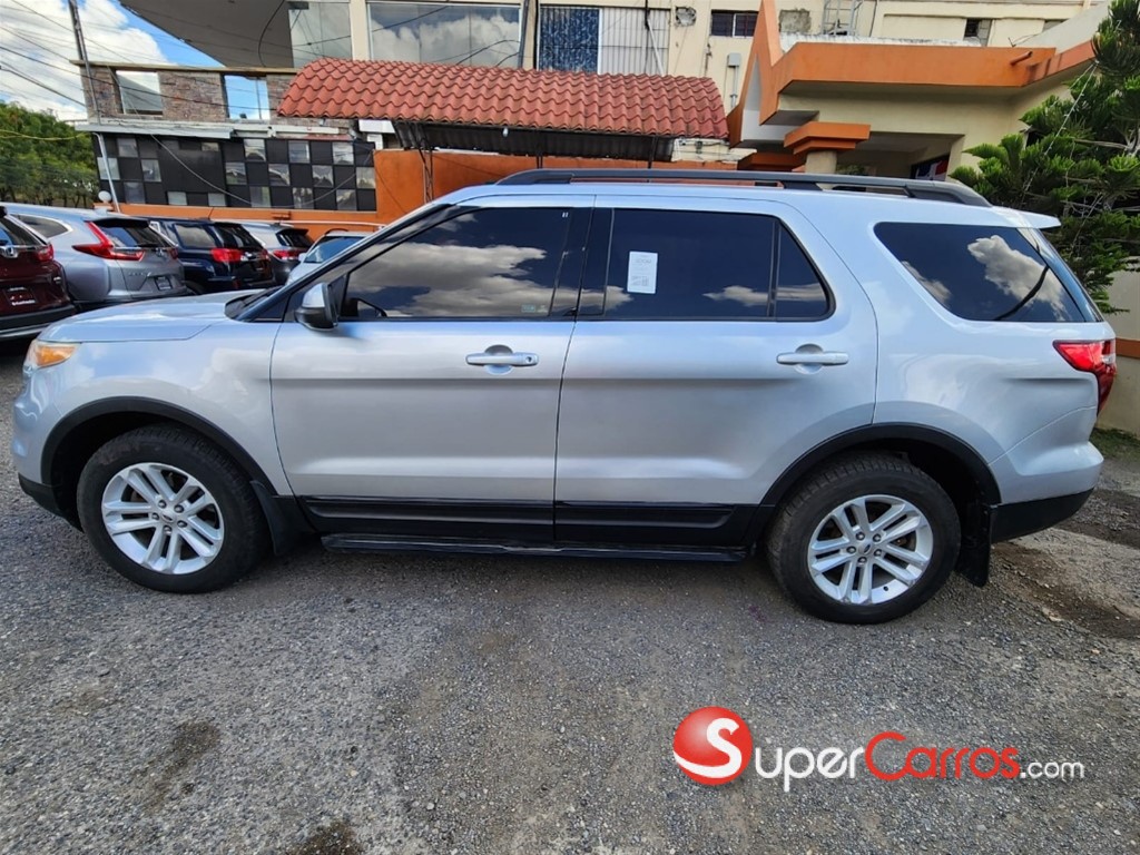 2015 Ford Explorer XLT — foto 8 / 10