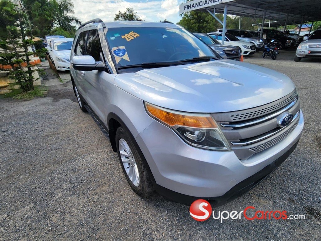 2015 Ford Explorer XLT — foto 9 / 10