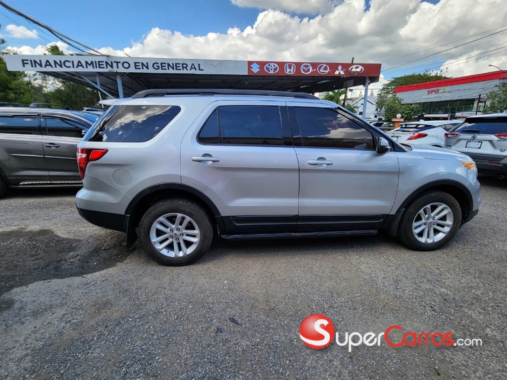 2015 Ford Explorer XLT — foto 10 / 10