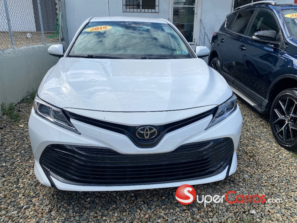 2019 Toyota Camry LE — foto 2 / 9