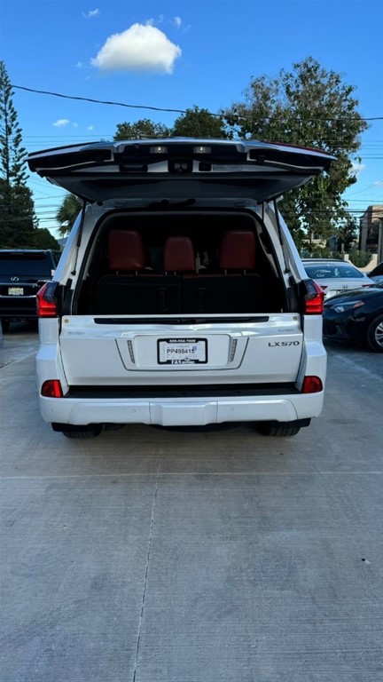 2020 Lexus LX 570 — foto 9 / 12