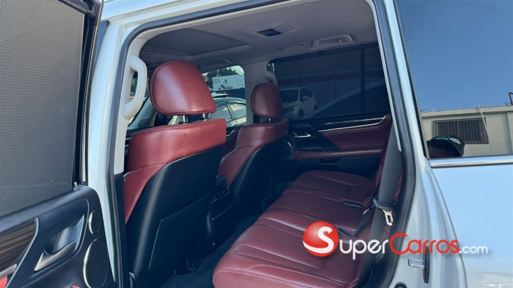 2020 Lexus LX 570 — foto 10 / 12