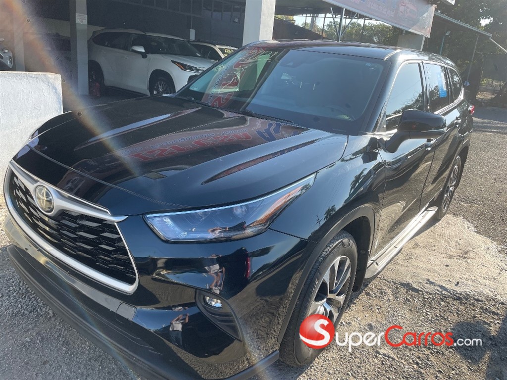 2021 Toyota Highlander LE