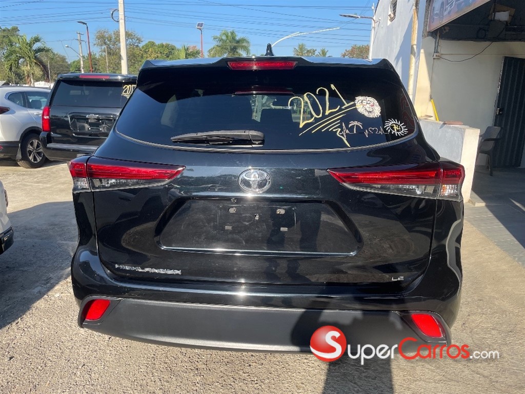 2021 Toyota Highlander LE — foto 4 / 9