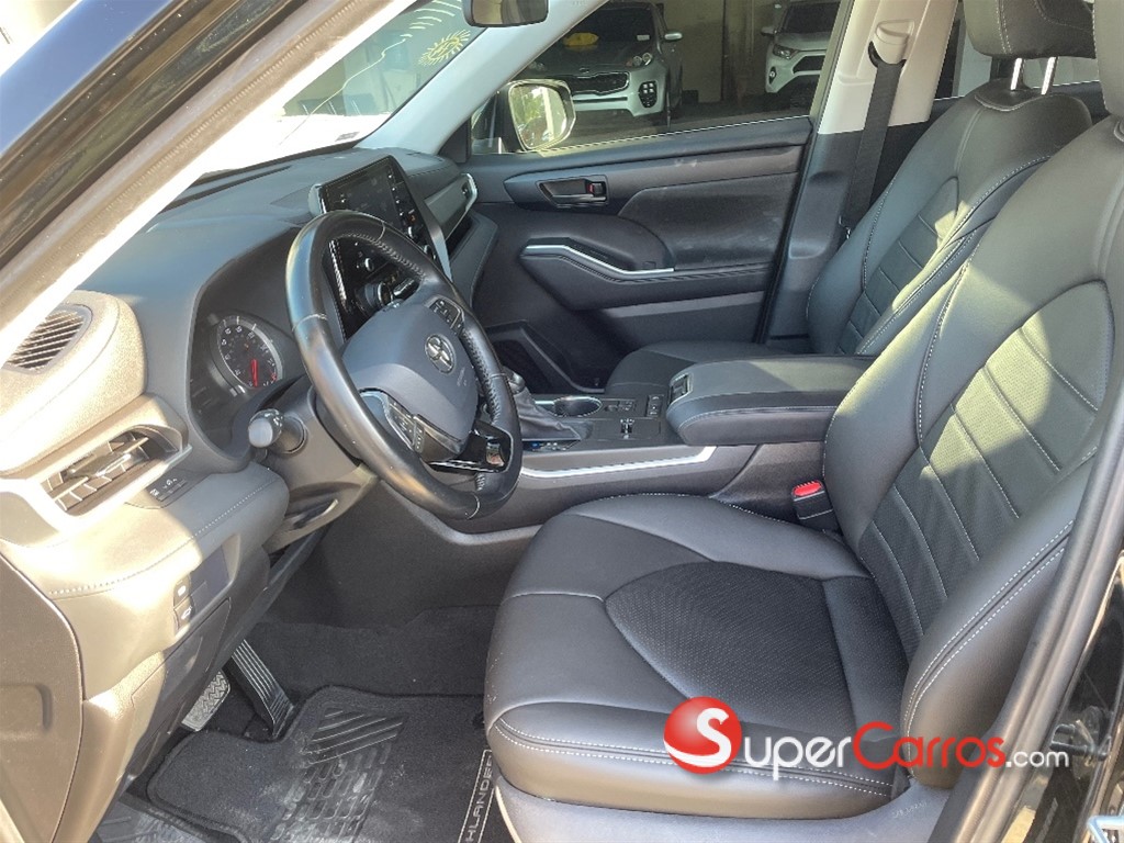 2021 Toyota Highlander LE — foto 6 / 9