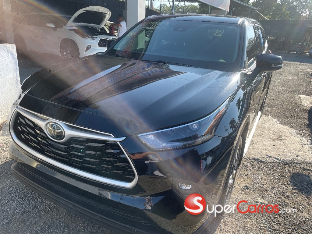 2021 Toyota Highlander LE — foto 8 / 9