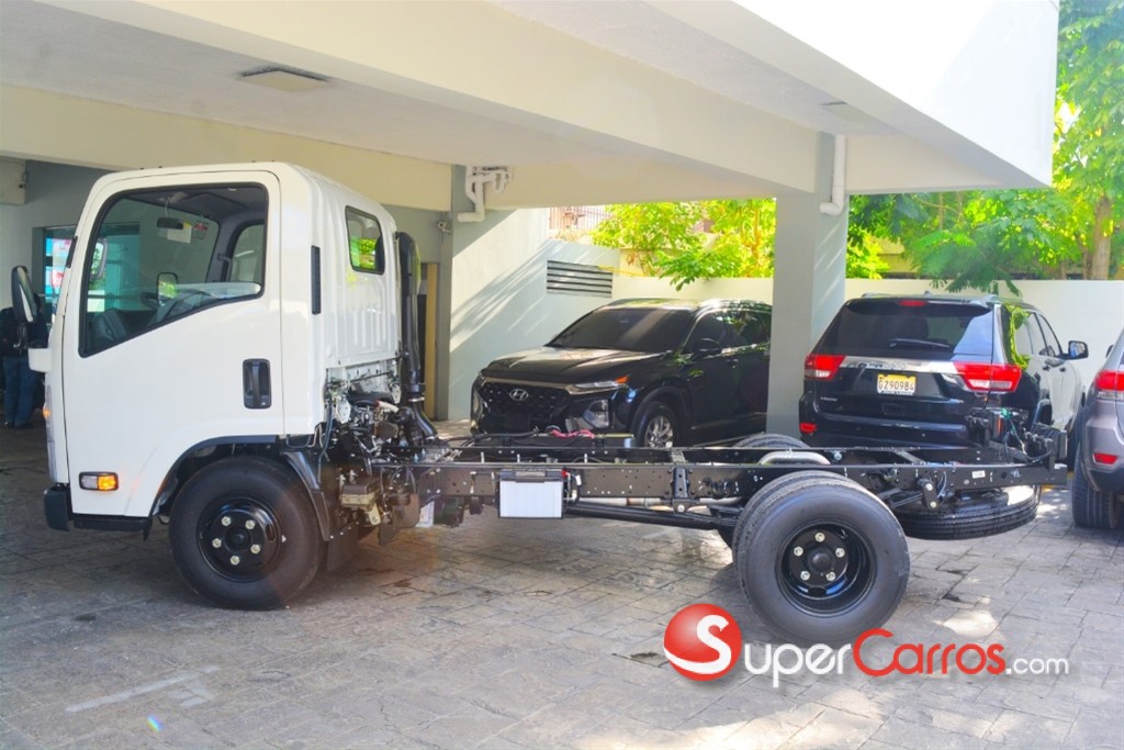 2027 Isuzu QMR 12 Pies — foto 5 / 8