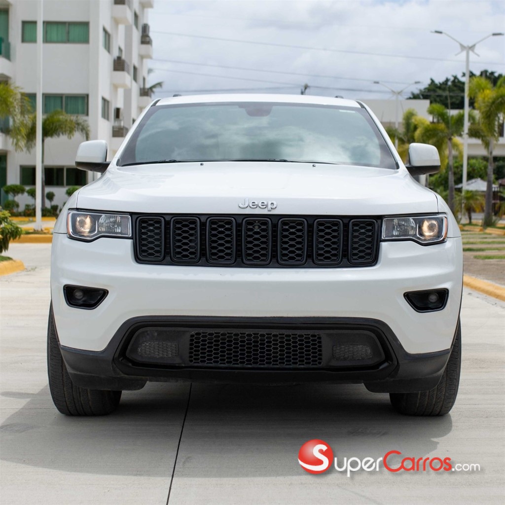 2017 Jeep Grand Cherokee Laredo — foto 3 / 4