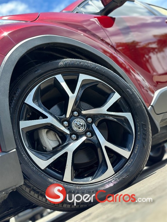 2018 Toyota C-HR XLE — foto 2 / 10