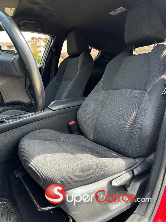 2018 Toyota C-HR XLE — foto 8 / 10