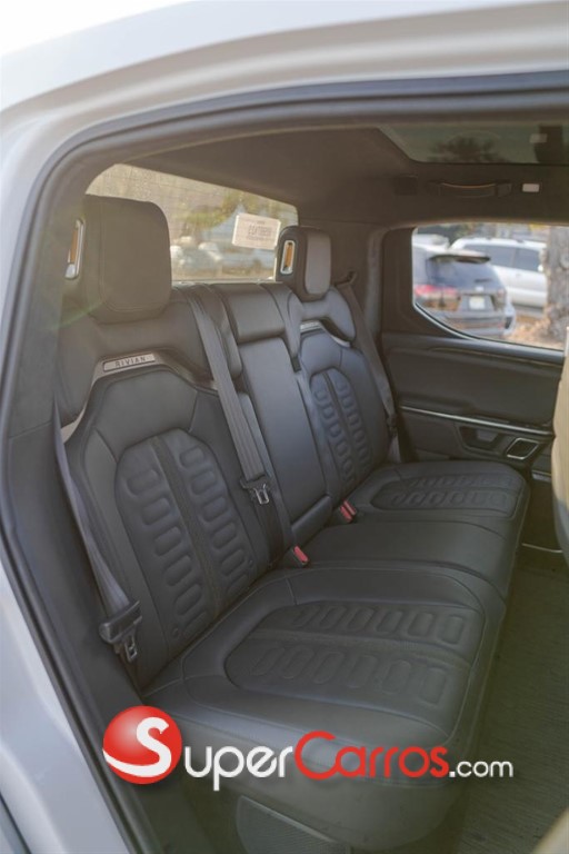 2023 Rivian R1T — foto 8 / 11