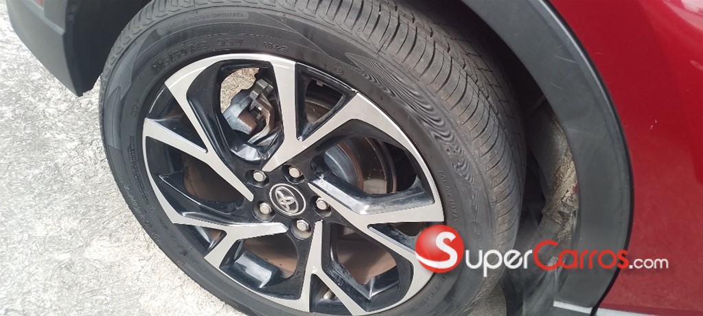 2018 Toyota C-HR XLE — foto 4 / 12