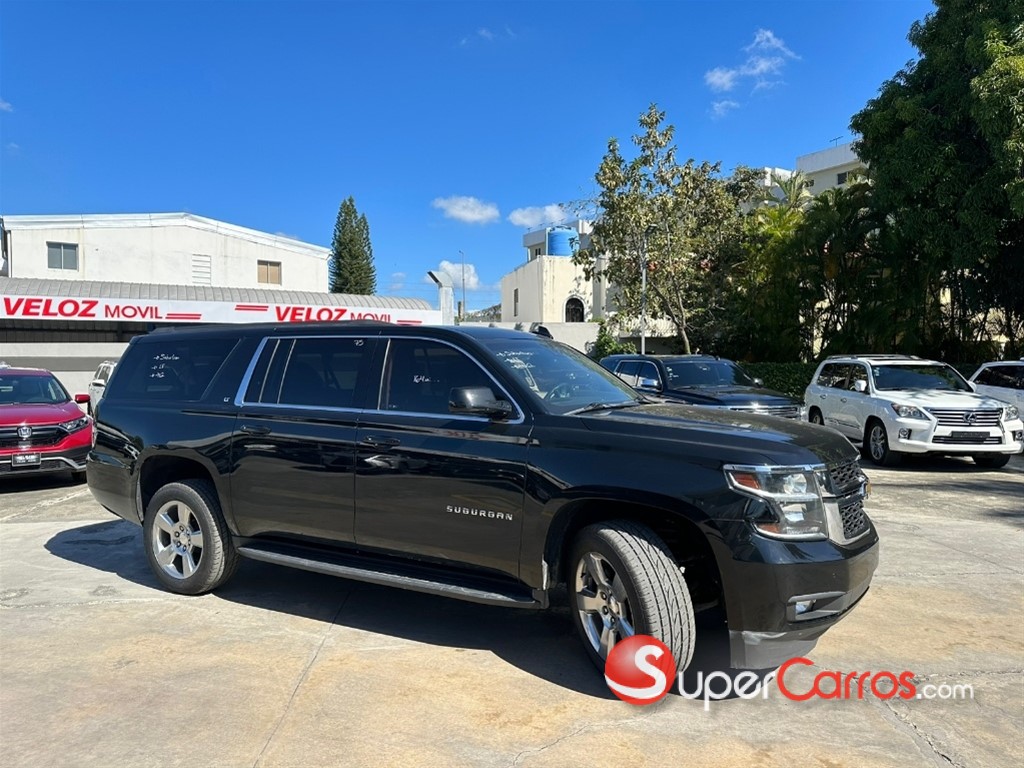 2018 Chevrolet Suburban LT — foto 2 / 7