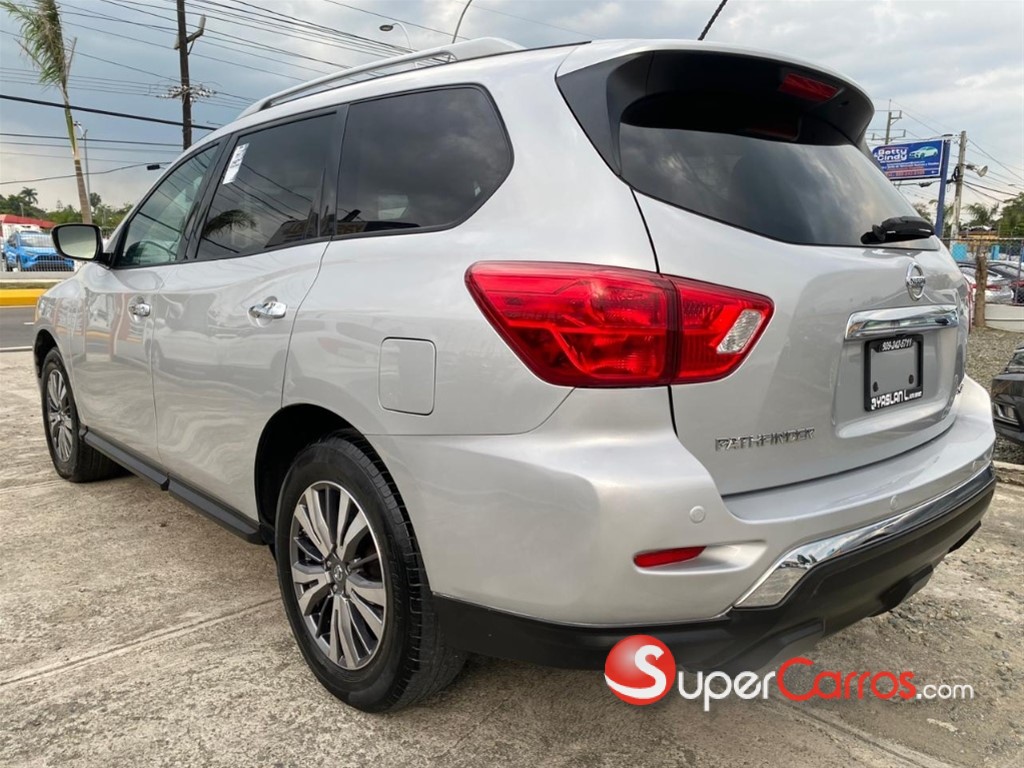 2017 Nissan Pathfinder SV — foto 2 / 12