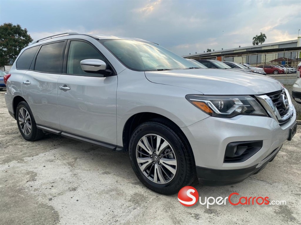 2017 Nissan Pathfinder SV — foto 6 / 12