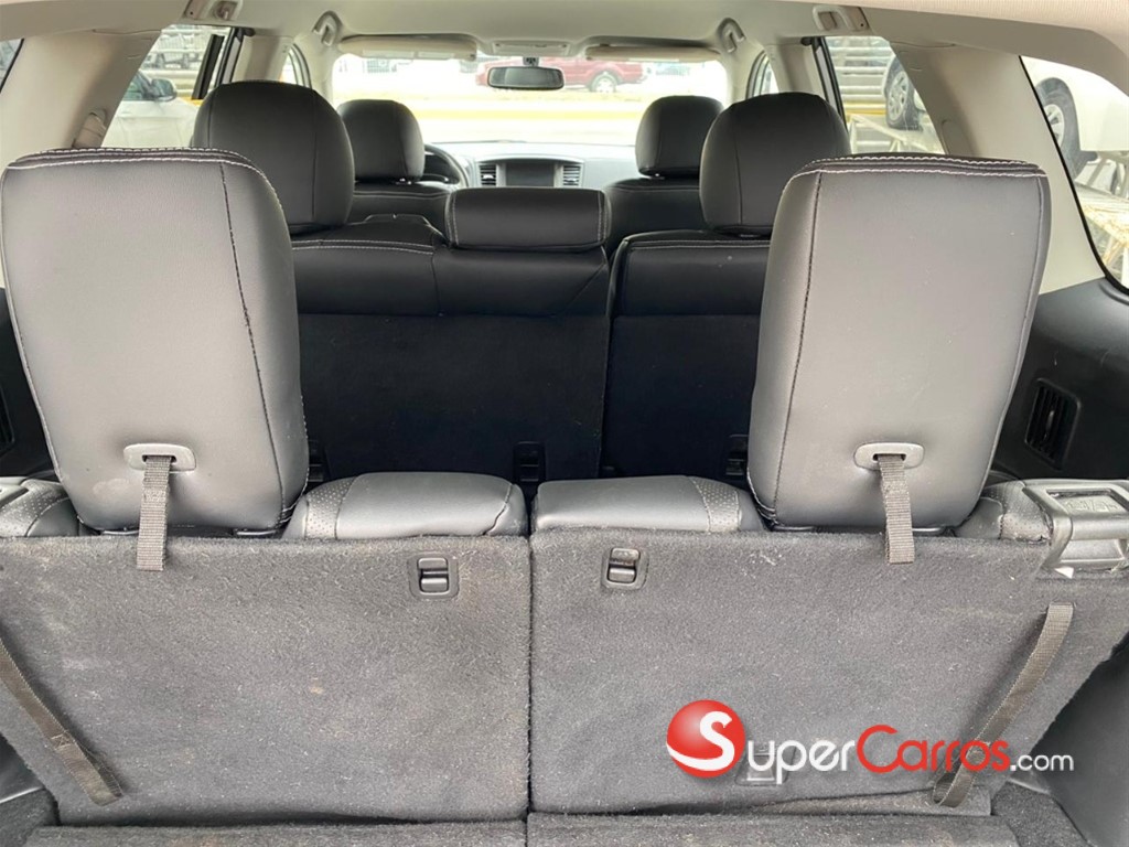 2017 Nissan Pathfinder SV — foto 8 / 12
