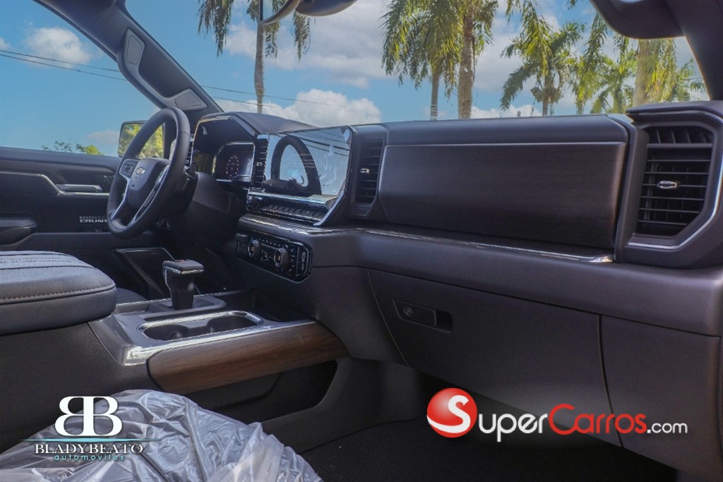 2026 Chevrolet Silverado High Country Duramax — foto 2 / 12