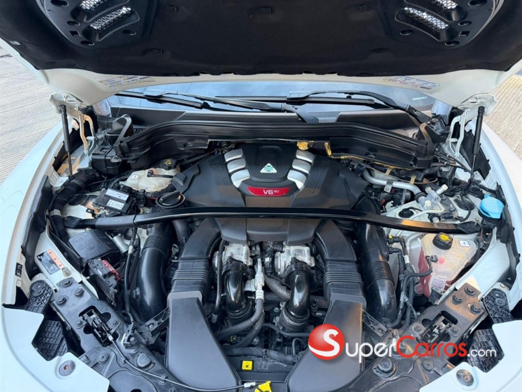 2018 Alfa Romeo Stelvio Quadrifoglio — foto 3 / 10