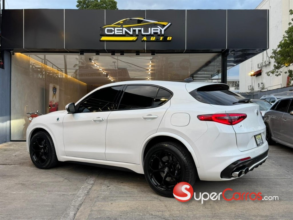 2018 Alfa Romeo Stelvio Quadrifoglio — foto 5 / 10