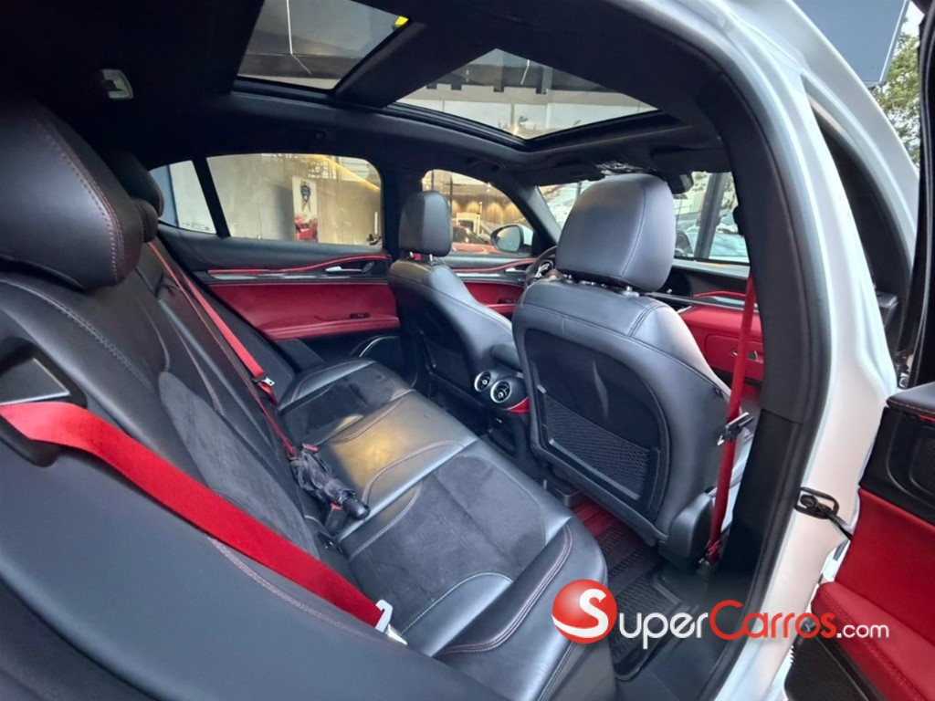 2018 Alfa Romeo Stelvio Quadrifoglio — foto 7 / 10
