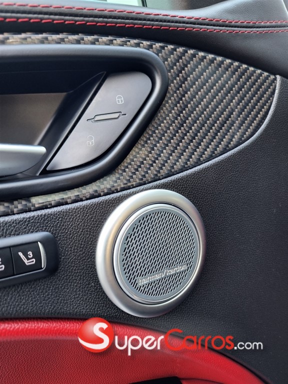 2018 Alfa Romeo Stelvio Quadrifoglio — foto 9 / 10