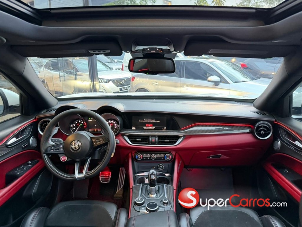 2018 Alfa Romeo Stelvio Quadrifoglio — foto 10 / 10