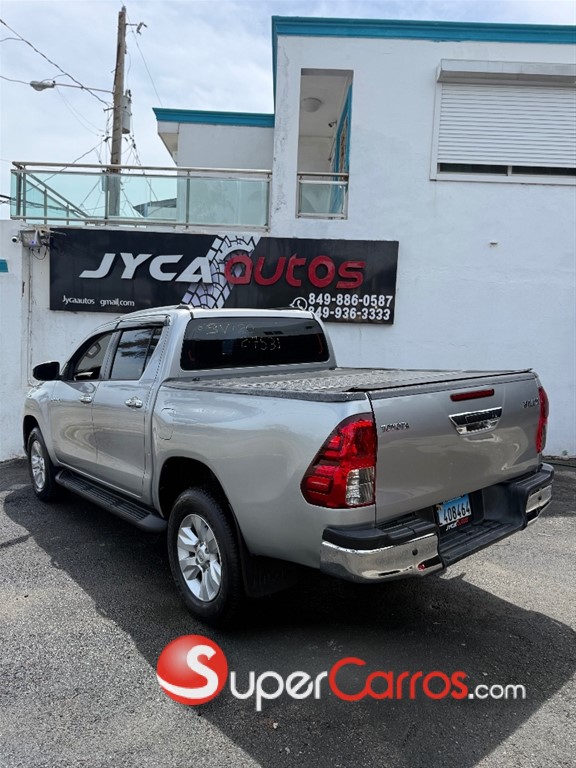 2020 Toyota Hilux — foto 4 / 12
