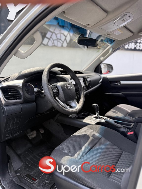 2020 Toyota Hilux — foto 5 / 12