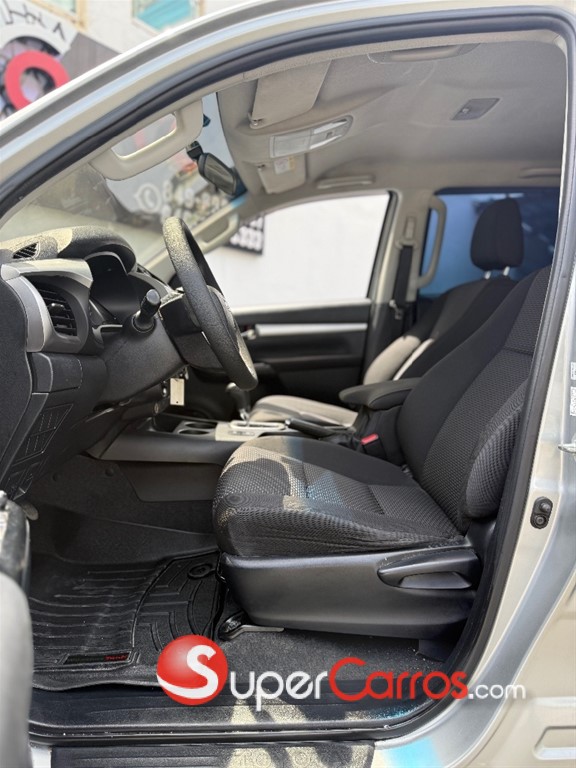 2020 Toyota Hilux — foto 6 / 12