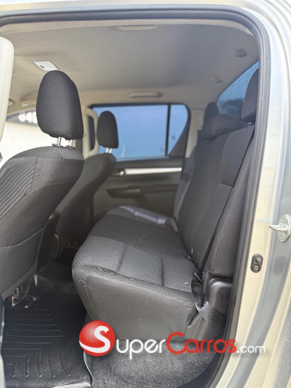 2020 Toyota Hilux — foto 7 / 12