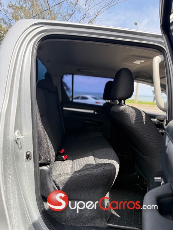 2020 Toyota Hilux — foto 8 / 12