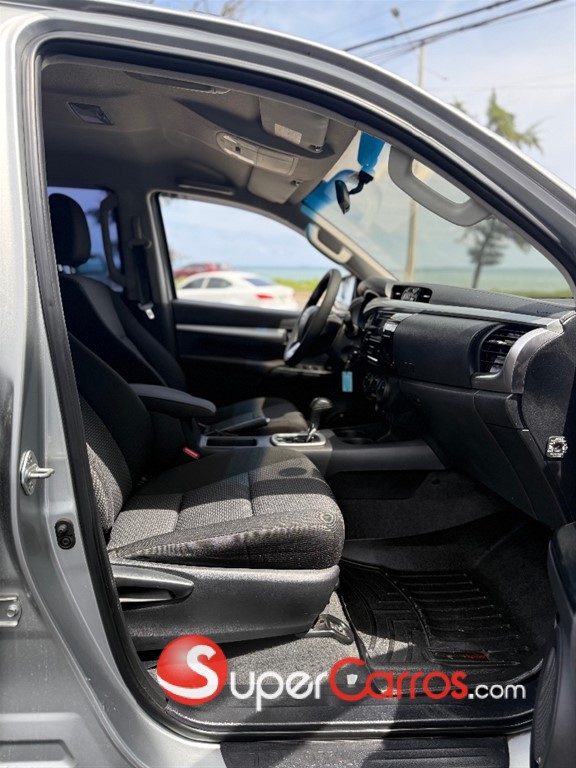 2020 Toyota Hilux — foto 9 / 12