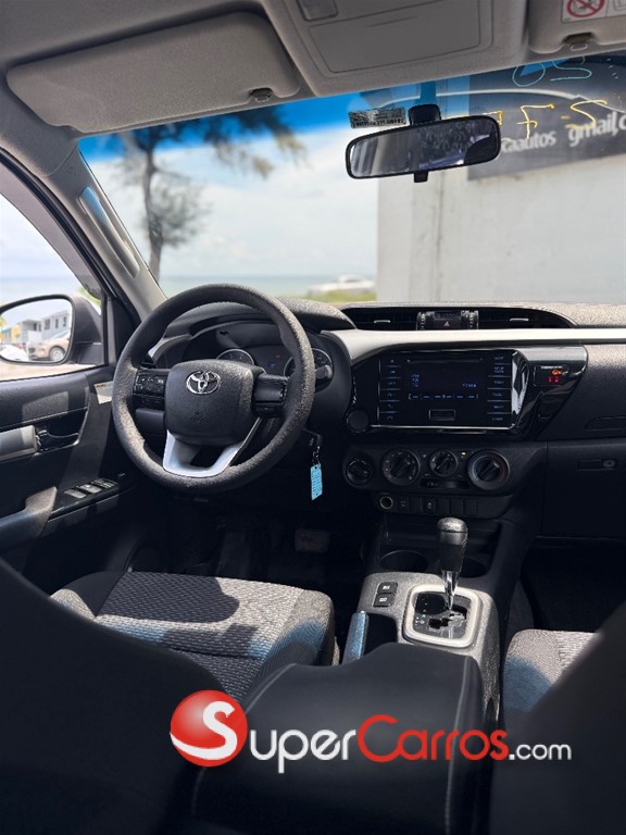 2020 Toyota Hilux — foto 10 / 12