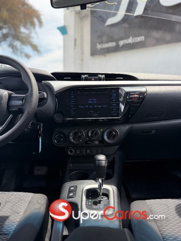 2020 Toyota Hilux — foto 11 / 12