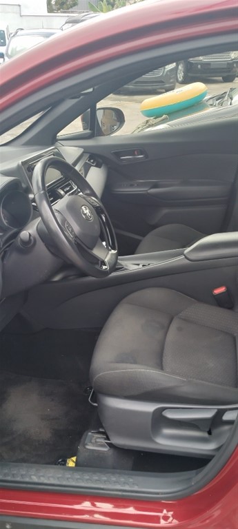 2018 Toyota C-HR XLE — foto 8 / 12