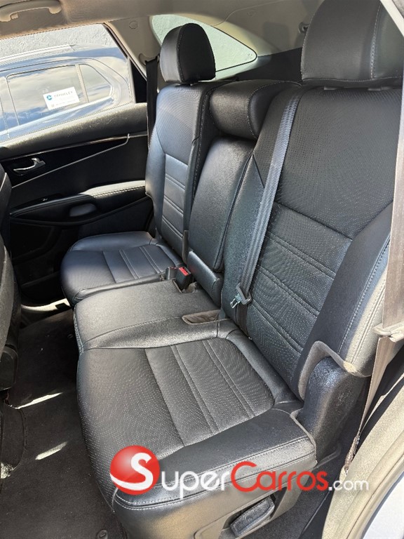 2020 Kia Sorento LX — foto 7 / 10