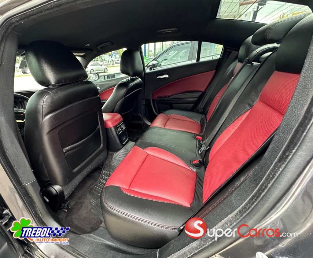 2018 Dodge Charger SXT — foto 8 / 9