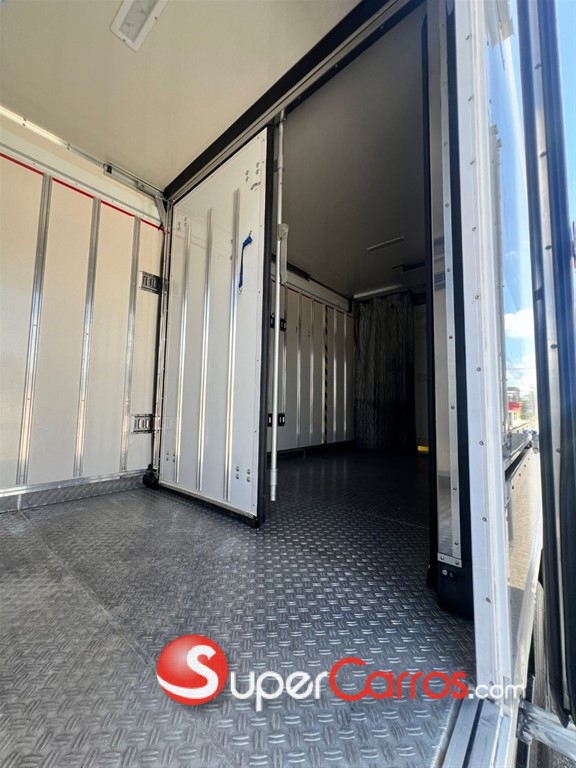 2027 Isuzu Camion Refrigerado — foto 8 / 11