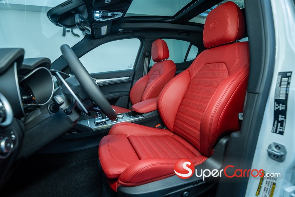 2024 Alfa Romeo Stelvio — foto 6 / 12