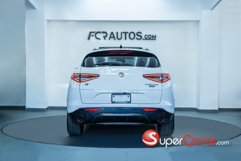 2024 Alfa Romeo Stelvio — foto 7 / 12